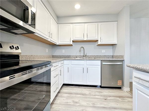 5080 Indian River Drive , Unit 400, Las Vegas, NV 89103