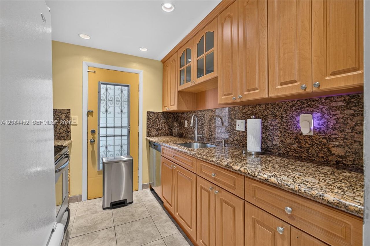 11685 Canal Dr, Unit 303, North Miami, FL 33181 Photo