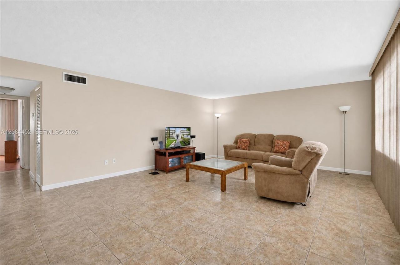 11685 Canal Dr, Unit 303, North Miami, FL 33181 Photo