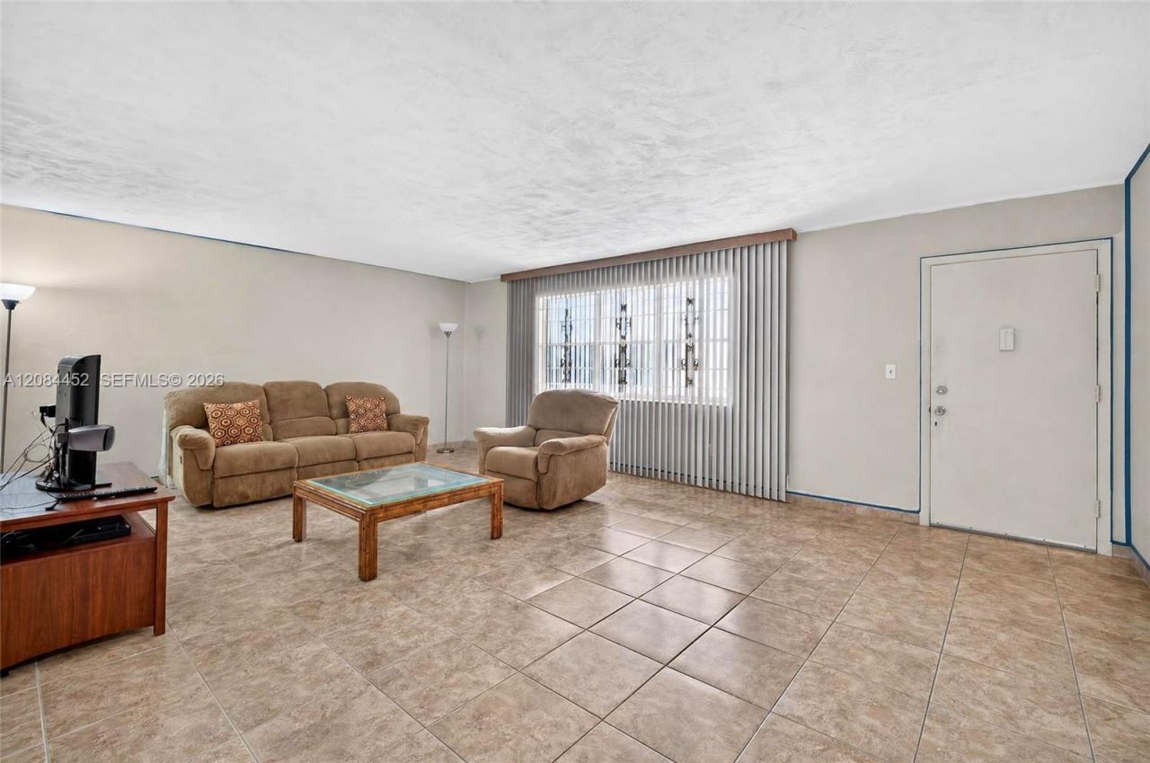11685 Canal Dr, Unit 303, North Miami, FL 33181 Photo