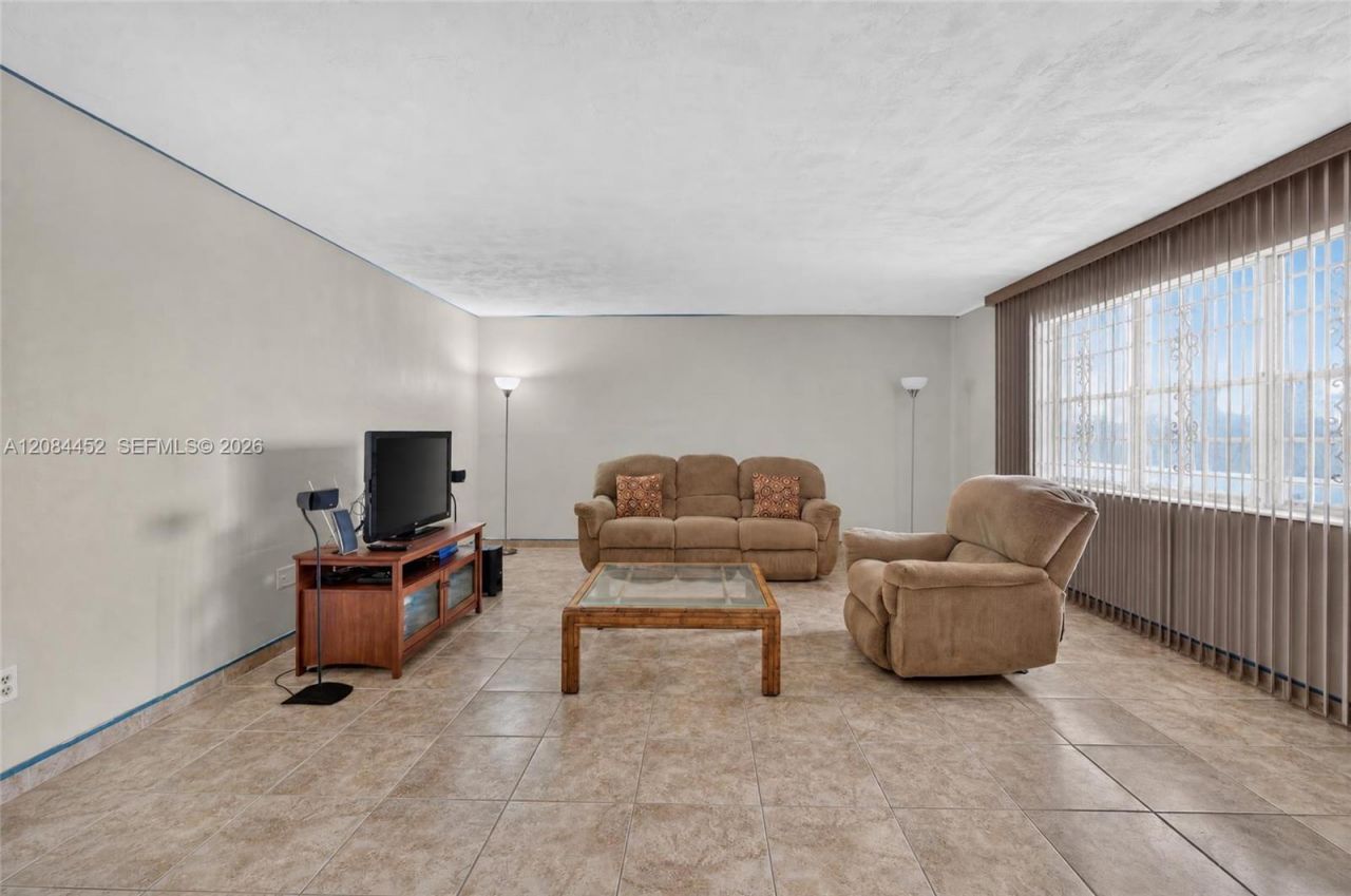 11685 Canal Dr, Unit 303, North Miami, FL 33181 Photo
