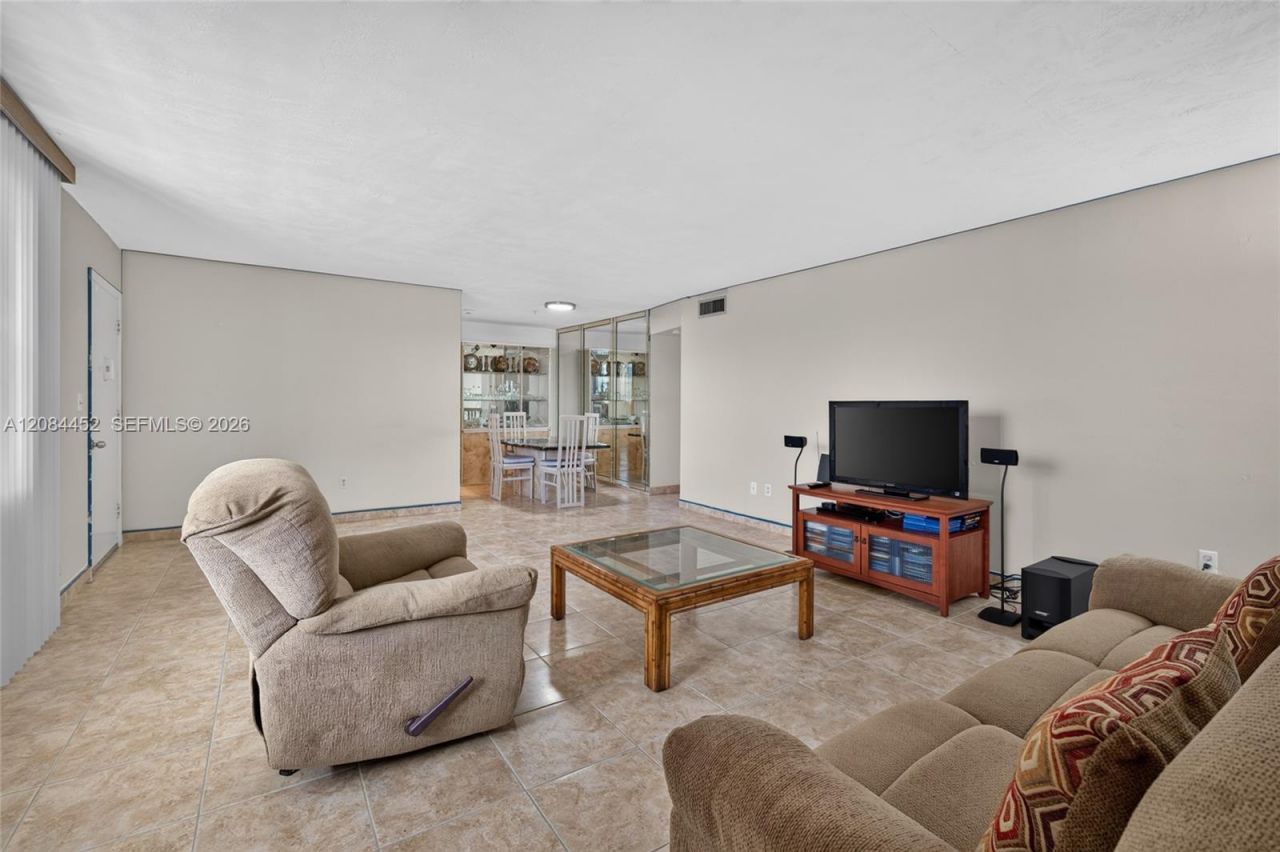 11685 Canal Dr, Unit 303, North Miami, FL 33181 Photo