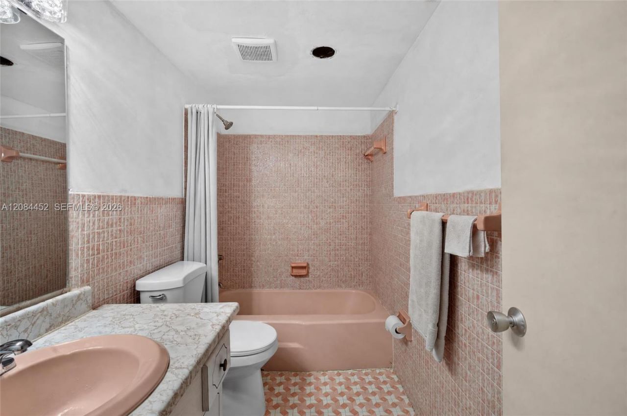 11685 Canal Dr, Unit 303, North Miami, FL 33181 Photo