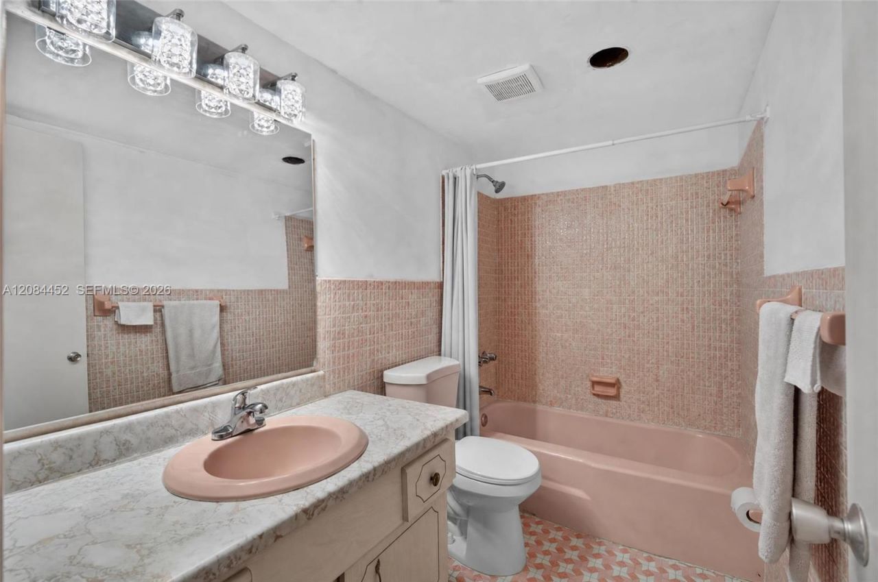 11685 Canal Dr, Unit 303, North Miami, FL 33181 Photo