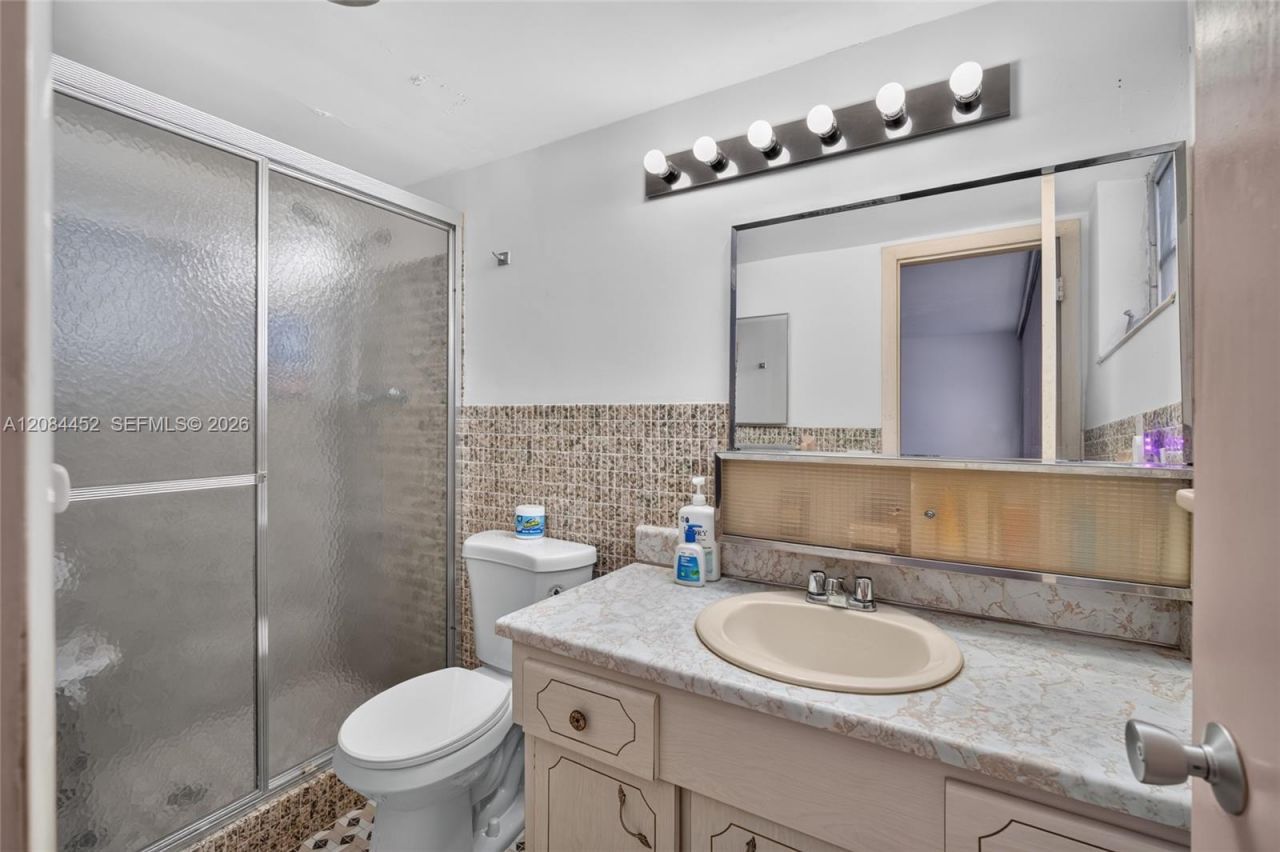 11685 Canal Dr, Unit 303, North Miami, FL 33181 Photo