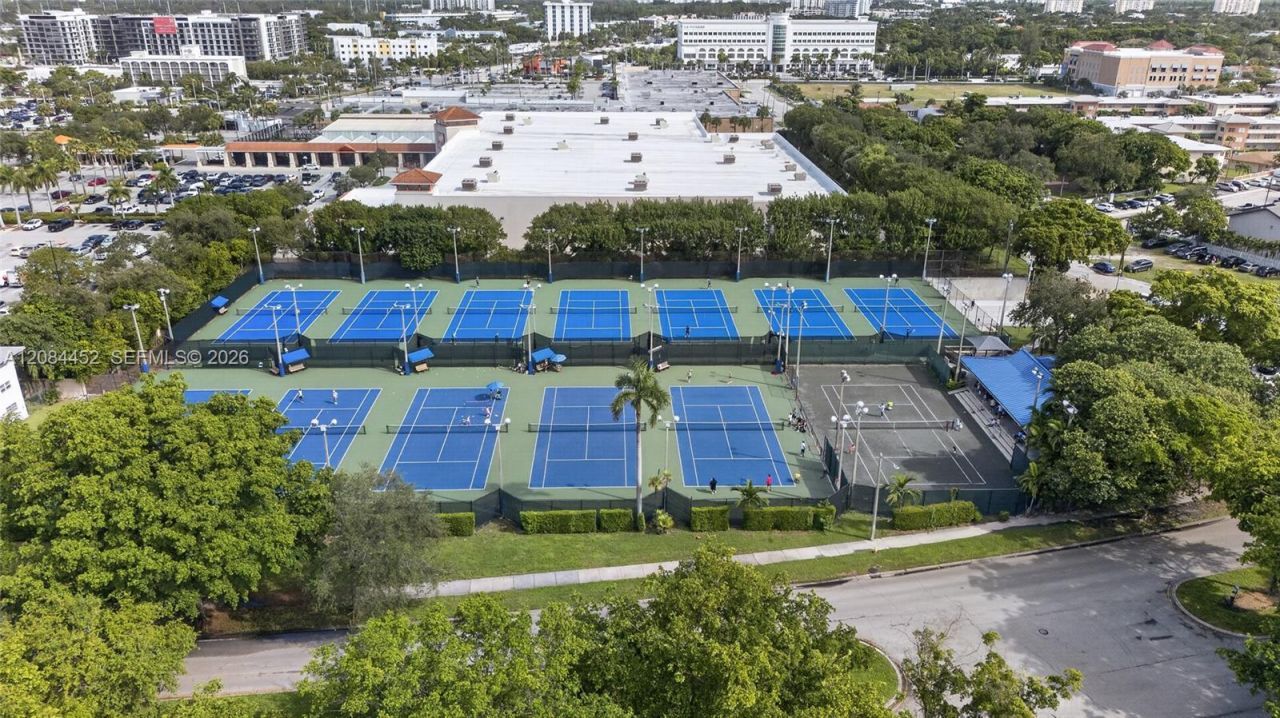 11685 Canal Dr, Unit 303, North Miami, FL 33181 Photo