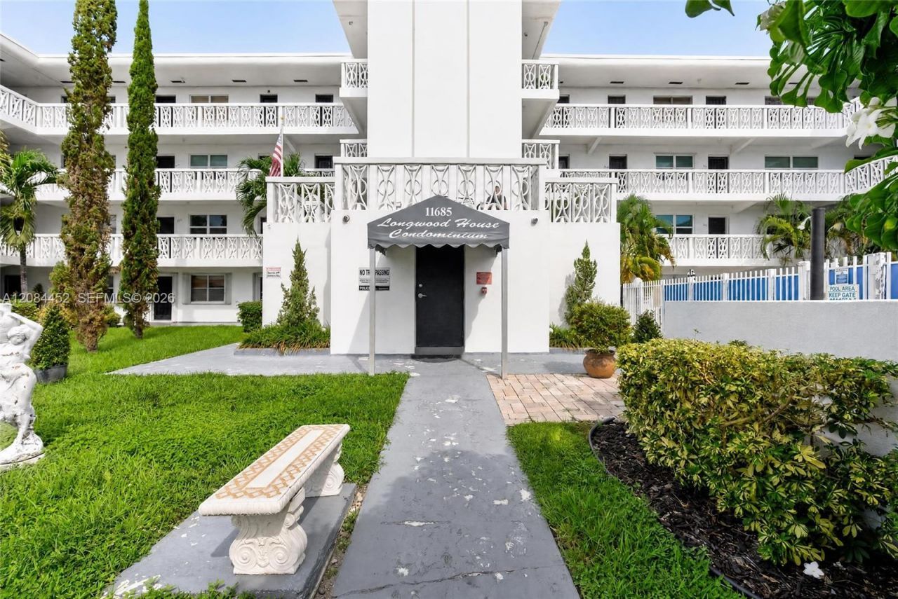 11685 Canal Dr, Unit 303, North Miami, FL 33181 Photo