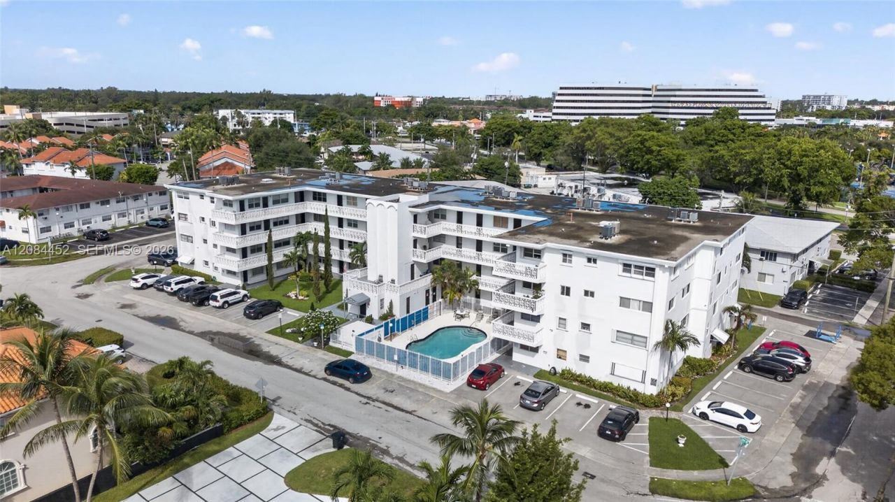 11685 Canal Dr, Unit 303, North Miami, FL 33181 Photo