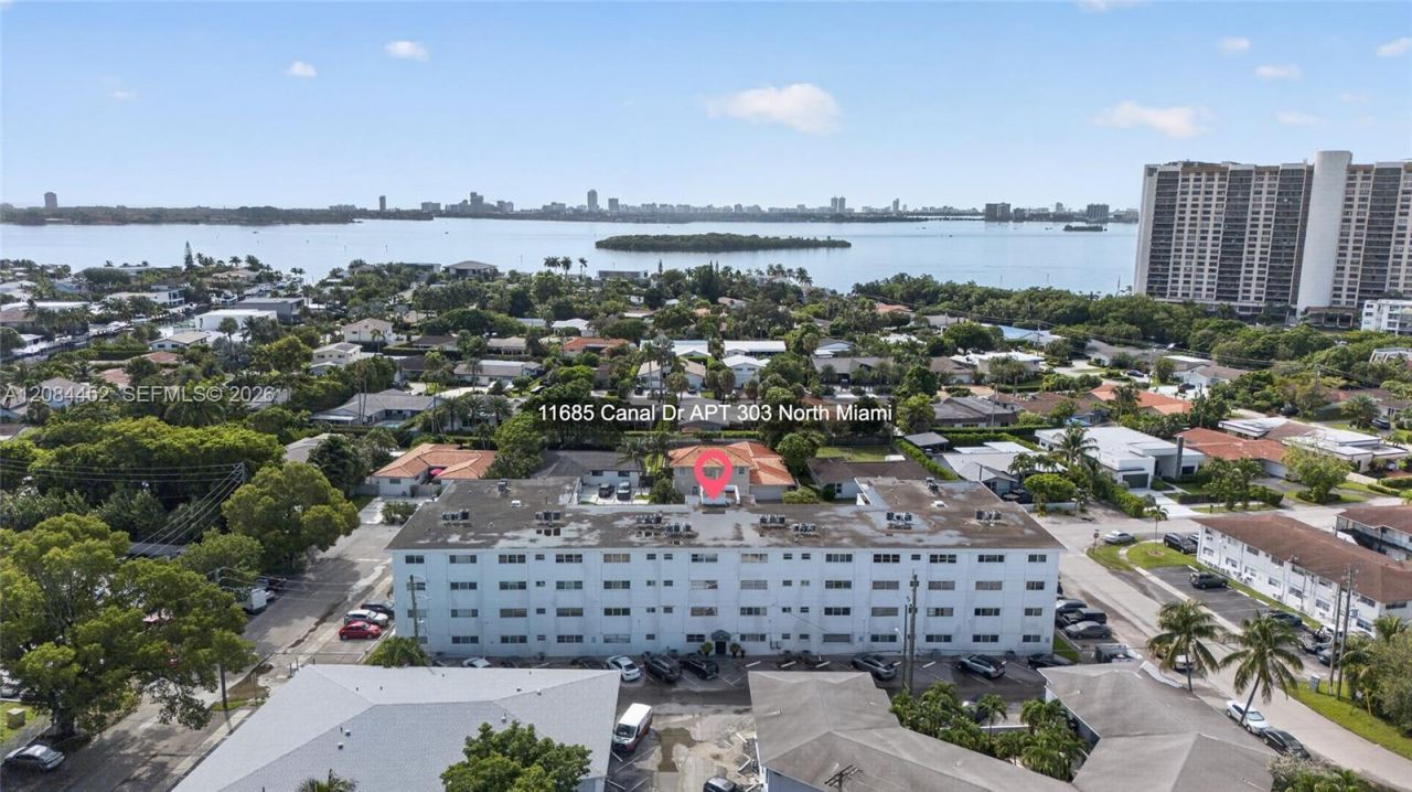 11685 Canal Dr, Unit 303, North Miami, FL 33181 Photo