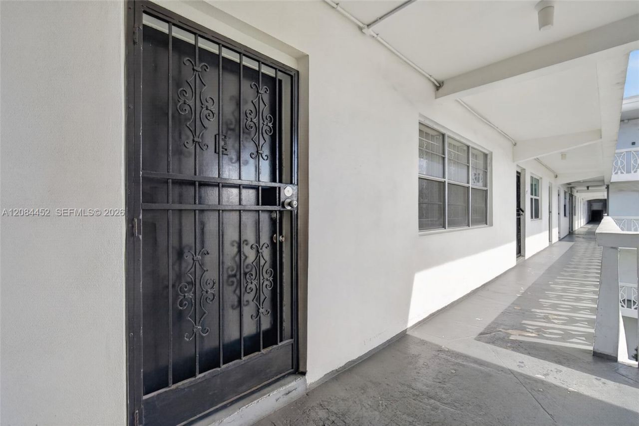 11685 Canal Dr, Unit 303, North Miami, FL 33181 Photo