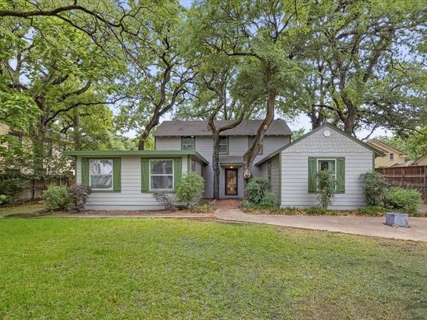 401 N Bailey Avenue , Fort Worth, TX 76107