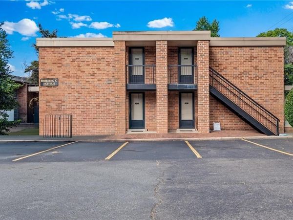 1805 S Hawthorne Road, Winston-Salem, NC 27103