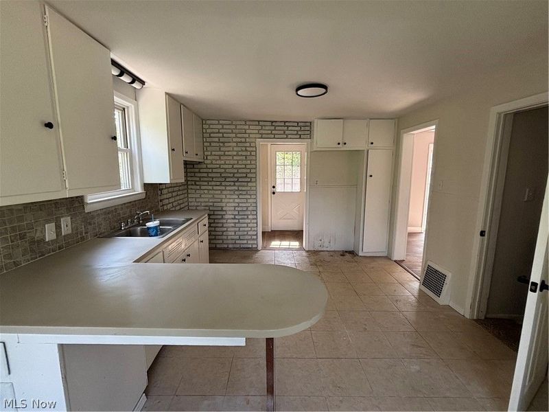 4719 S Main Street , Akron, OH 44319 Photo 6