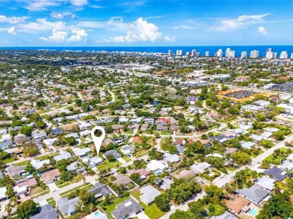 1228 Lastrada LN, NAPLES, FL 34103
