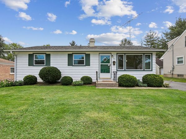 153 School Street , Grayslake, IL 60030