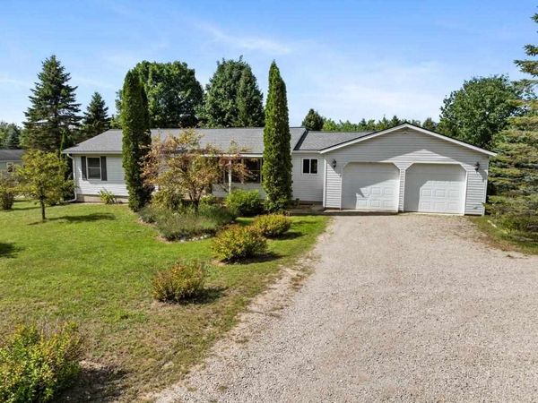 7126 S Pleasantview, Harbor Springs, MI 49740