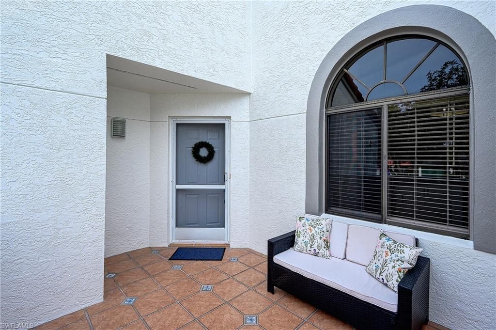 583 Beachwalk Cir, Unit Q-202, Naples, FL 34108 Photo