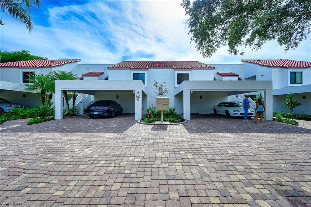 583 Beachwalk Cir, Unit Q-202, Naples, FL 34108 Photo