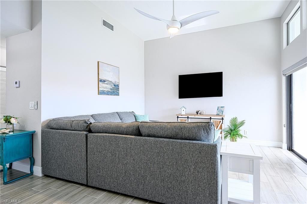 583 Beachwalk Cir, Unit Q-202, Naples, FL 34108 Photo