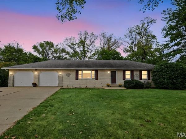 12 Blossom Lake Lane, Maryville, IL 62062