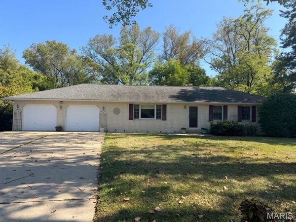 12 Blossom Lake Lane, Maryville, IL 62062