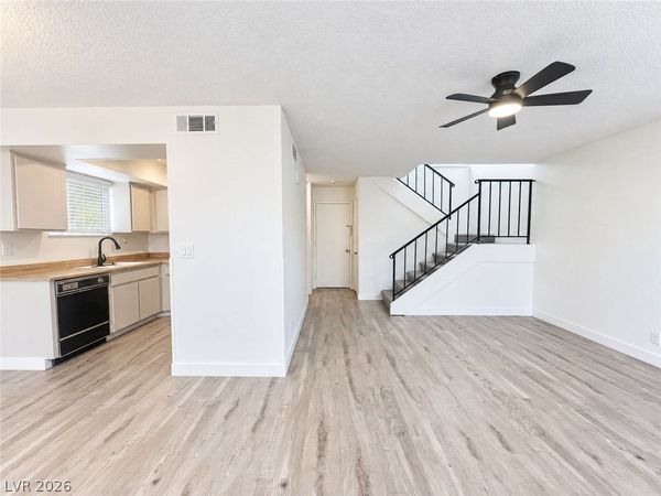 4346 Caliente Street , Las Vegas, NV 89119