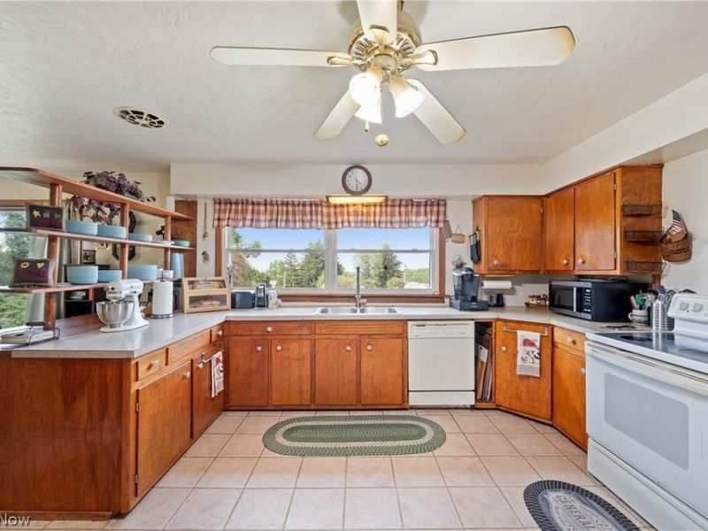 988 E Turkeyfoot Lake Road , Akron, OH 44312 Photo 10