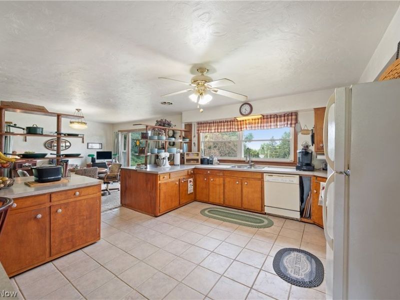 988 E Turkeyfoot Lake Road , Akron, OH 44312 Photo 9