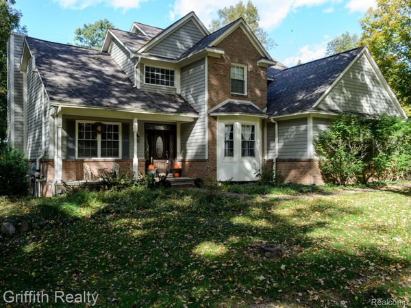 10183 Silver Lake Road, Green Oak Township, Mi 48116
