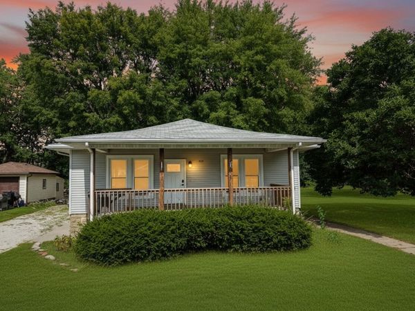 472 E Cherry Street , Watseka, IL 60970