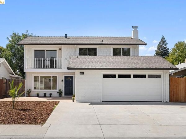 9339 Mira Del Rio DR, Sacramento, CA 95827