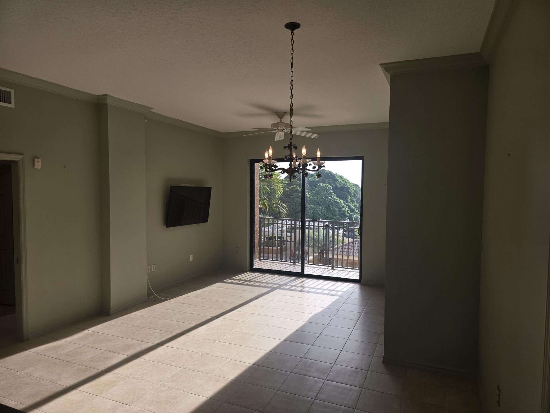 511 Lucerne Avenue, Unit 512, Lake Worth Beach, FL 33460 Photo