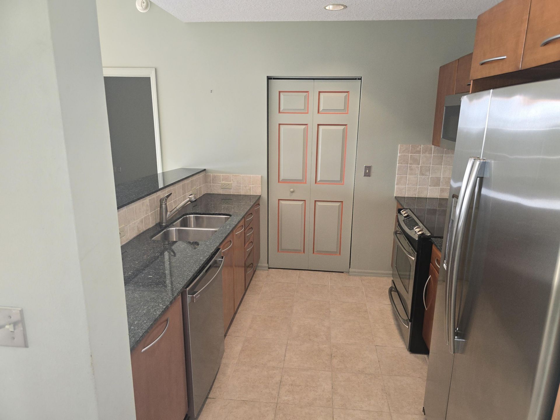511 Lucerne Avenue, Unit 512, Lake Worth Beach, FL 33460 Photo