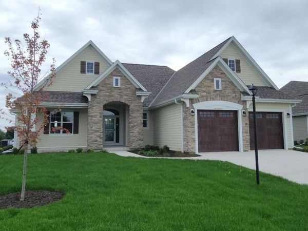 W214N4946 Casey COURT, Menomonee Falls, WI 53051