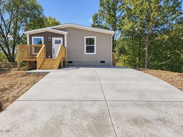 400 Highland Meadows Drive, Blountville, TN 37617