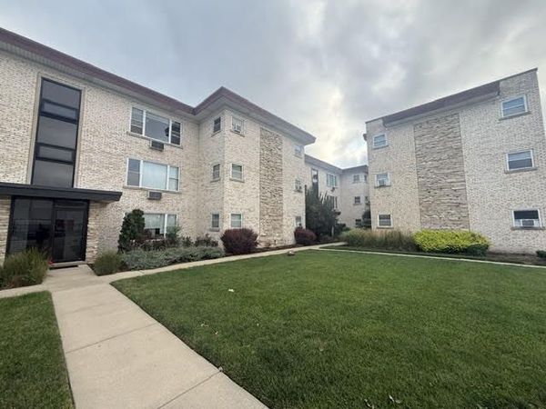 5779 N Northwest Highway , Unit 103, Chicago, IL 60631
