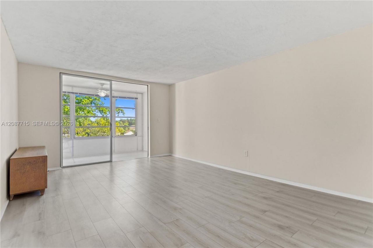 7300 NW 17th St, Unit 310, Plantation, FL 33313 Photo