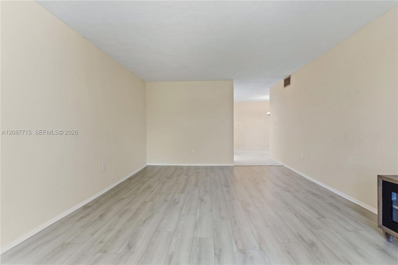 7300 NW 17th St, Unit 310, Plantation, FL 33313 Photo