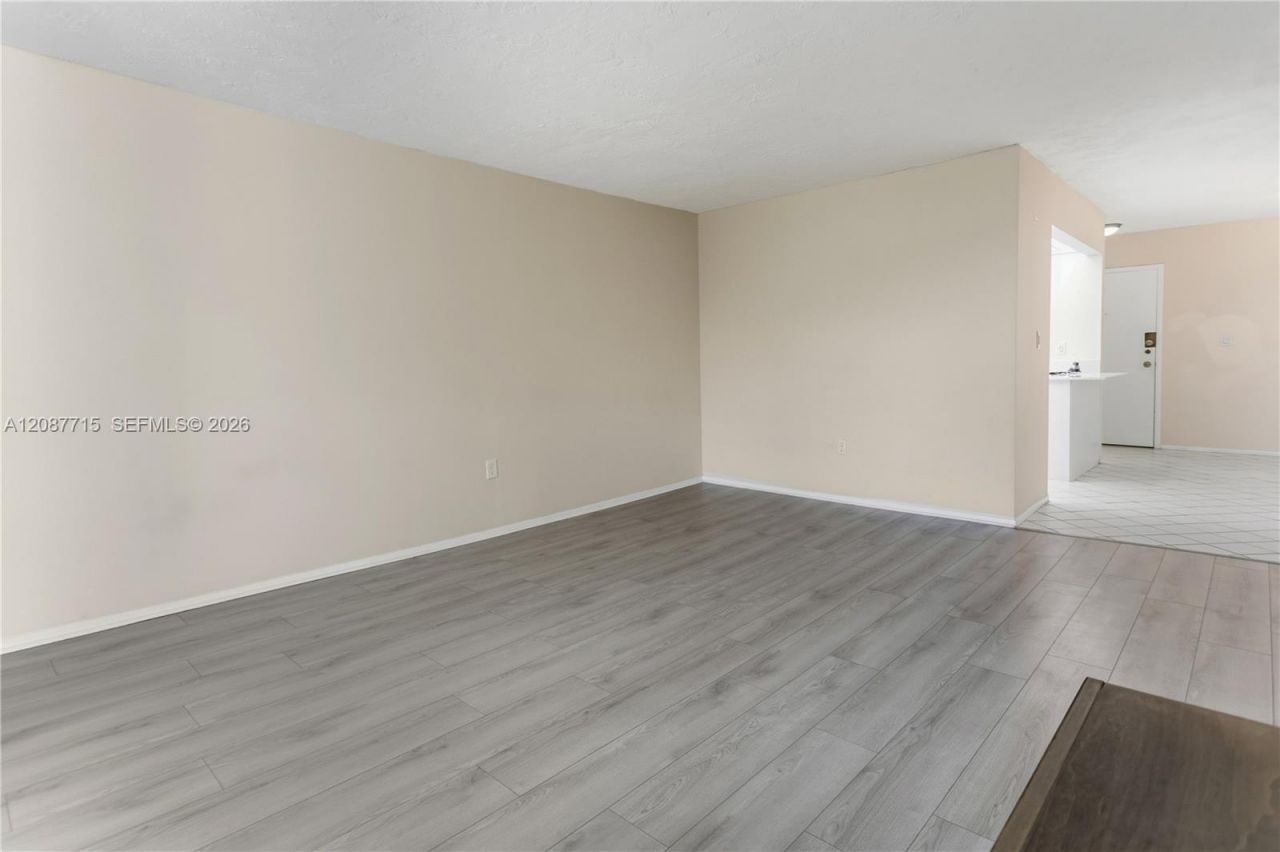 7300 NW 17th St, Unit 310, Plantation, FL 33313 Photo