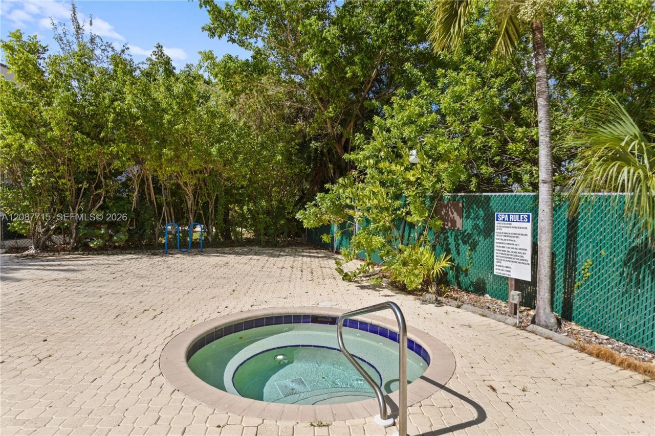 7300 NW 17th St, Unit 310, Plantation, FL 33313 Photo