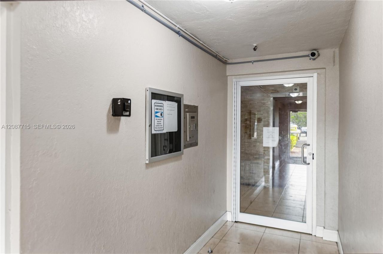 7300 NW 17th St, Unit 310, Plantation, FL 33313 Photo