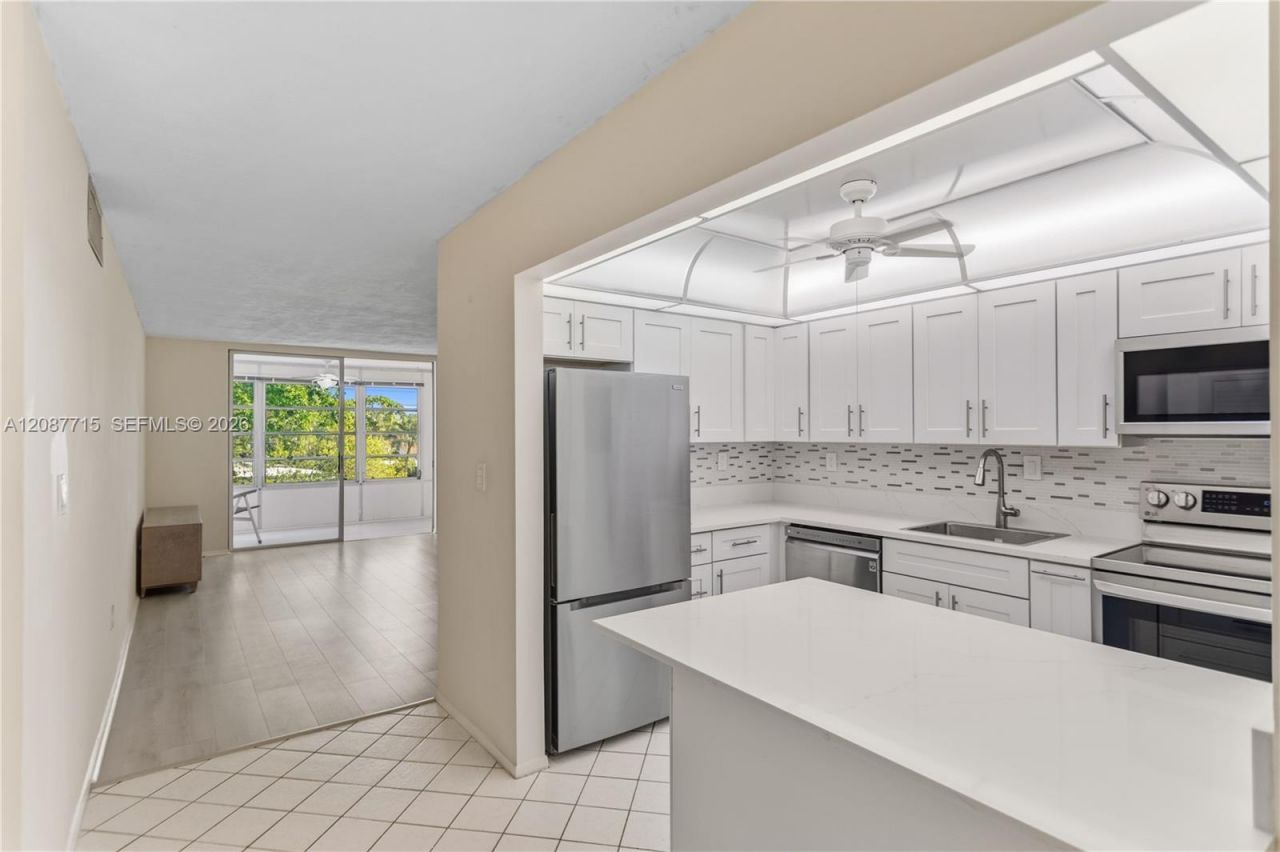 7300 NW 17th St, Unit 310, Plantation, FL 33313 Photo