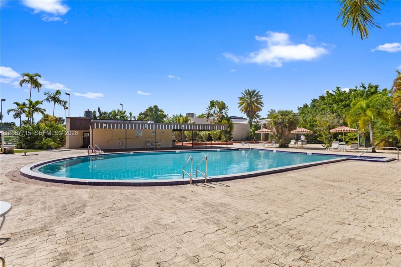 7300 NW 17th St, Unit 310, Plantation, FL 33313 Photo