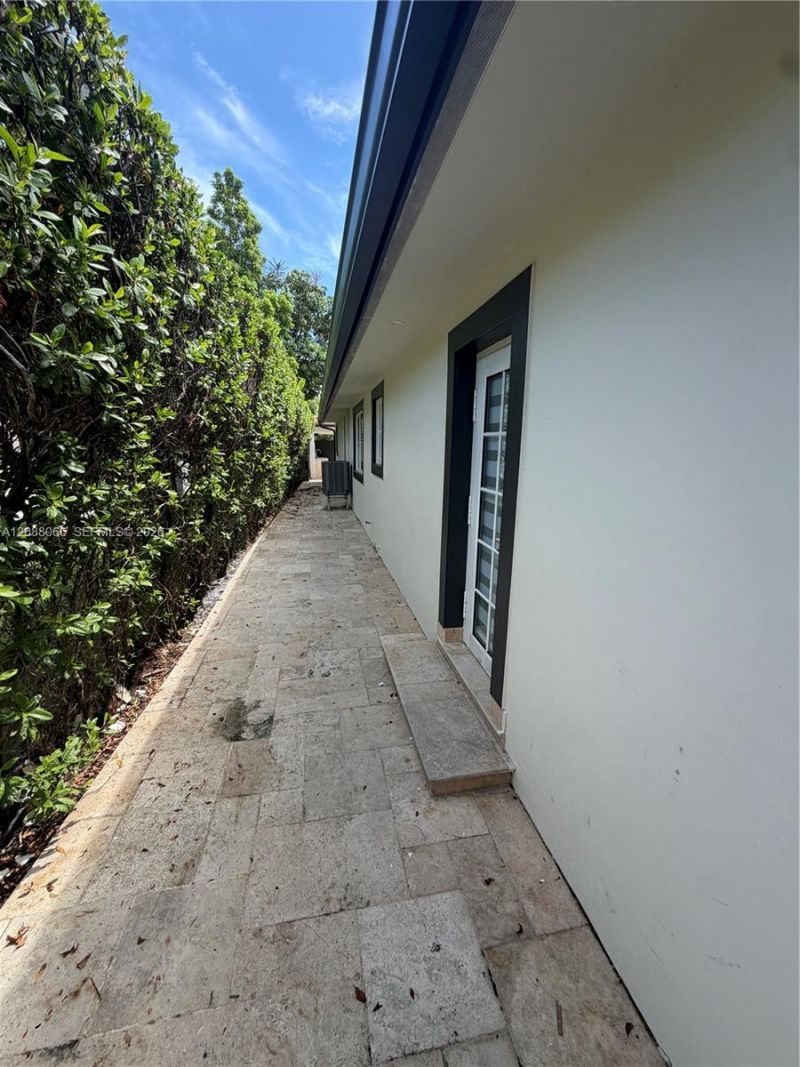 9341 Dickens Ave, Surfside, FL 33154 Photo