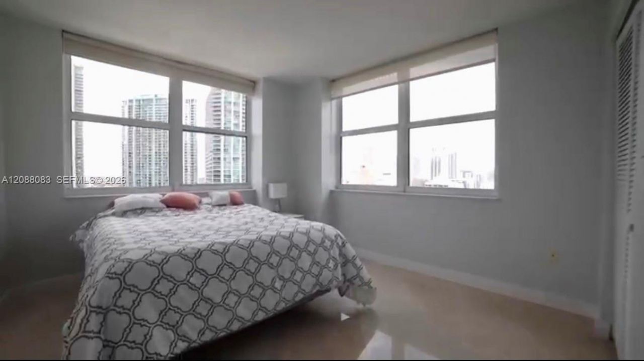 31 SE 5th St, Unit 2001, Miami, FL 33131 Photo