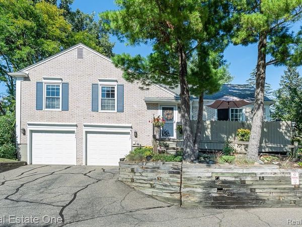 1446 Kings Cove Drive, Rochester Hills, Mi 48306