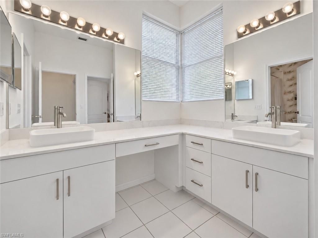 15173 Storrington Pl, Unit E-201, Naples, FL 34110 Photo