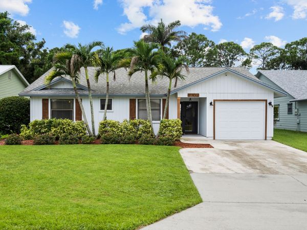 6702 SE Raintree Avenue, Stuart, FL 34997