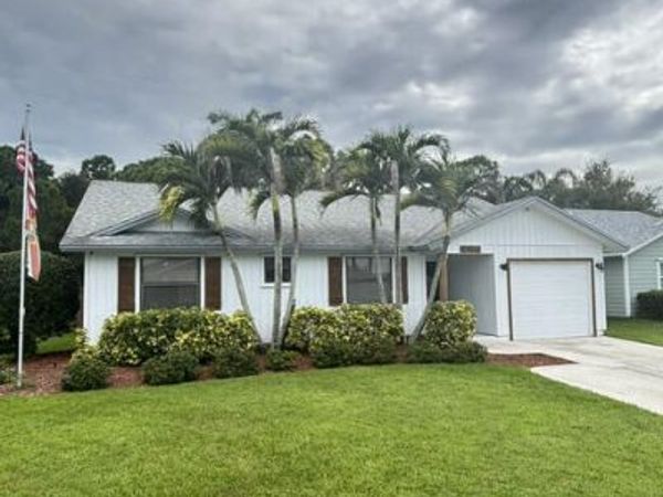 6702 SE RAINTREE Avenue, Stuart, FL 34997