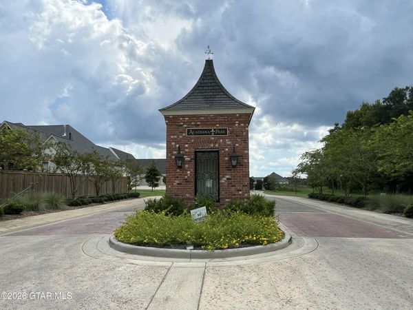 33 Acadia Street, Starkville, MS 39759